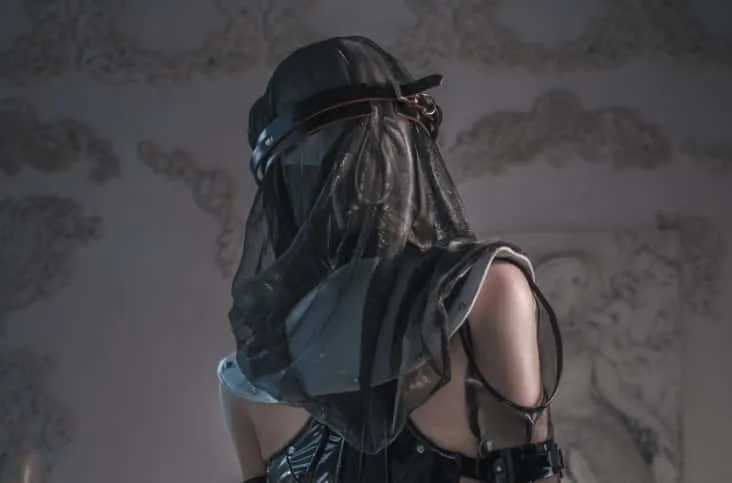 izumi泉桃子《苦修女》赏析:带你领略神秘与魅力的修女世界!插图2 izumi泉桃子《苦修女》赏析:带你领略神秘与魅力的修女世界!插图2