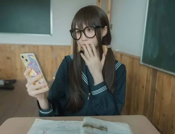 西园寺南歌《与班长的游戏》作品赏析——探索青春校园爱情世界插图3 西园寺南歌《与班长的游戏》作品赏析——探索青春校园爱情世界插图3