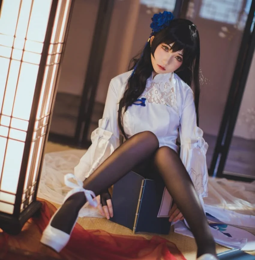 衣衣小姐姐cos《95式玉玲珑》：勾魂旗袍，美艳绝伦！插图2