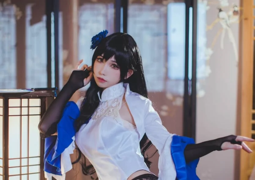 衣衣小姐姐cos《95式玉玲珑》：勾魂旗袍，美艳绝伦！插图3