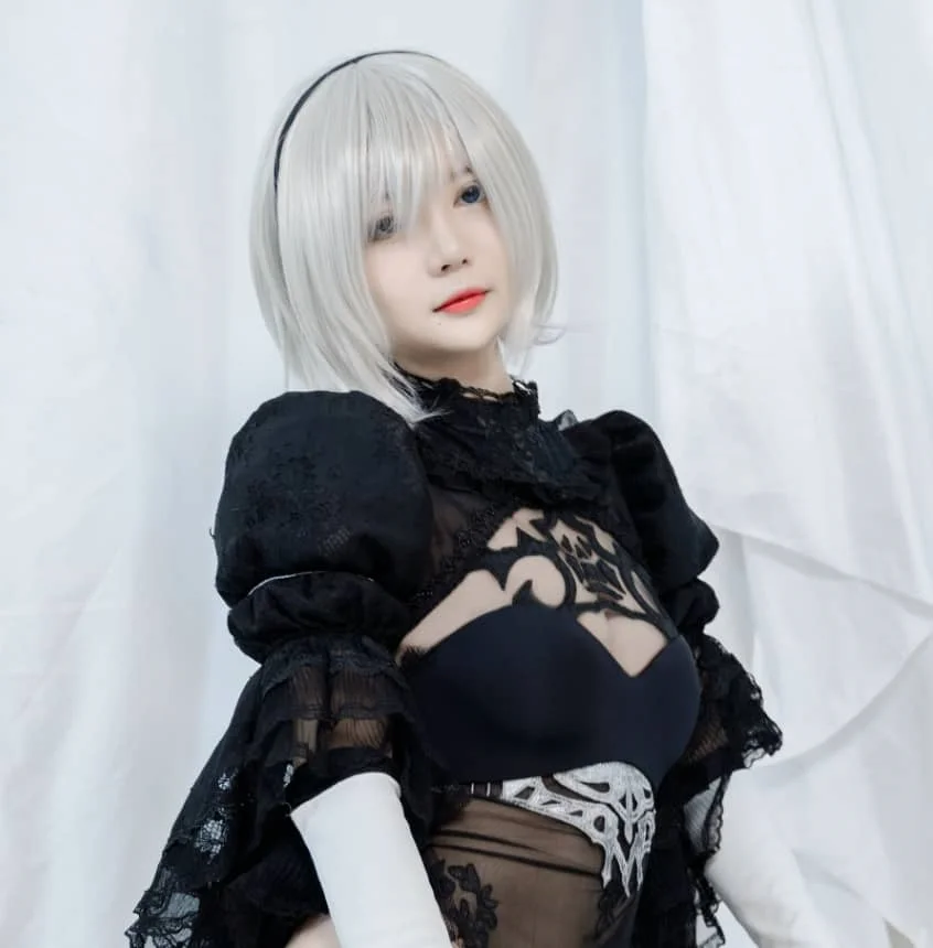 51酱小姐姐cos《2B黑婚纱》，一场黑色婚纱的神秘邂逅！插图2