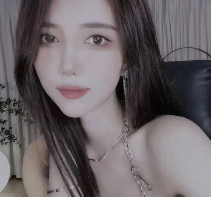 斗鱼舞蹈一姐萌七复播,大尺度舞蹈不小心走光,仅一晚被扣6分!插图3 斗鱼舞蹈一姐萌七复播,大尺度舞蹈不小心走光,仅一晚被扣6分!插图3