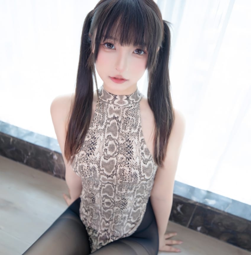 %title插图%num神楽坂真冬《蟒纹旗袍》:重拾老上海时代魅力的完美演绎 %title插图%num神楽坂真冬《蟒纹旗袍》:重拾老上海时代魅力的完美演绎