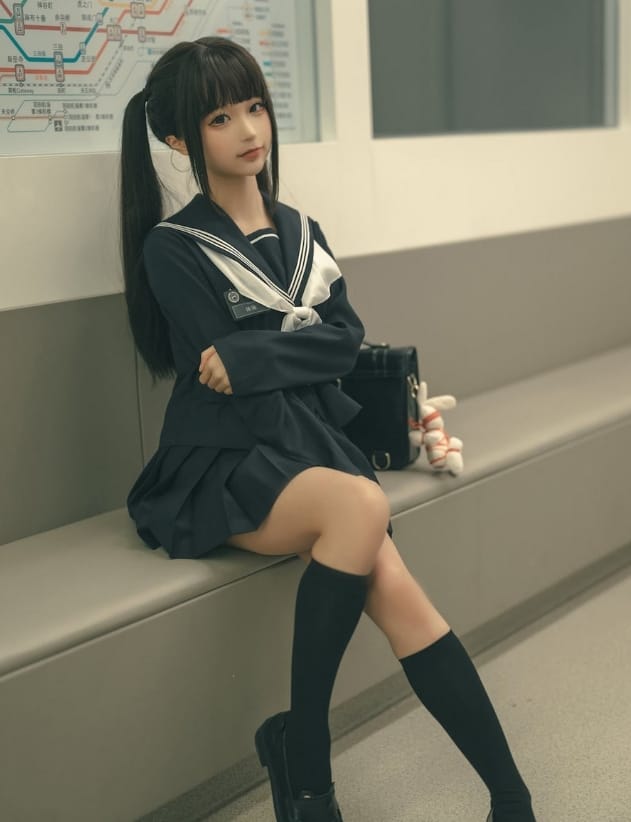 %title插图%num蠢沫沫《地铁任务》作品赏析:穿越城市的瞬间,感受魅力无限! %title插图%num蠢沫沫《地铁任务》作品赏析:穿越城市的瞬间,感受魅力无限!