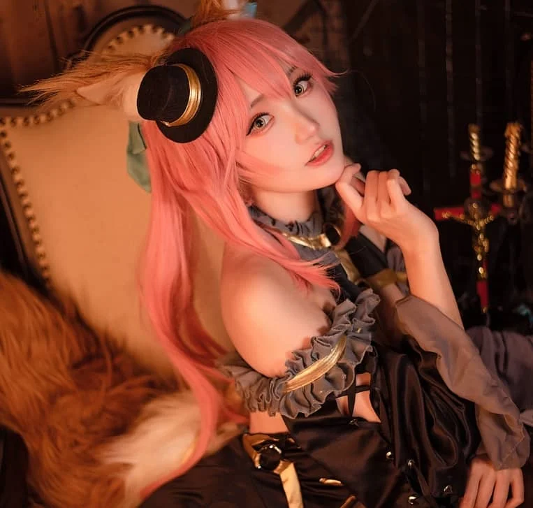 瓜希酱最新路易九世礼服, 大凤jk和玉藻前cos图片插图2 瓜希酱最新路易九世礼服, 大凤jk和玉藻前cos图片插图2