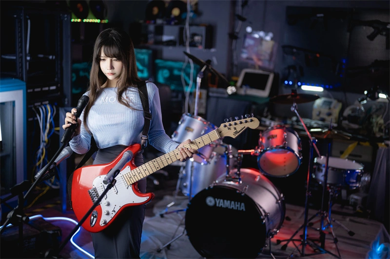 抱走莫子aa的《吉他妹妹》：用COSPLAY演绎青春的旋律