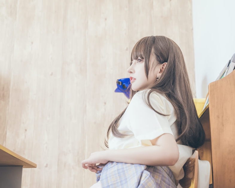 %title插图%num过期米线线喵《教室》：清凉与诱惑的校园梦幻