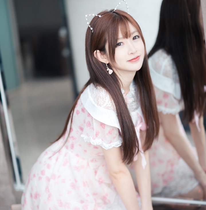 王羽杉吃鸡:从Coser到游戏直播,粉丝互动新体验插图1 王羽杉吃鸡:从Coser到游戏直播,粉丝互动新体验插图1