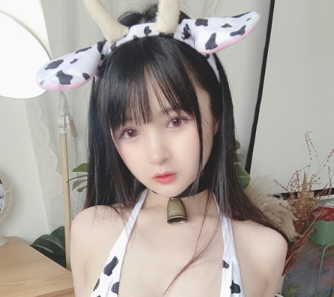 桜井宁宁《奶牛少女》Cosplay作品赏析：俏皮与可爱并存的少女形象