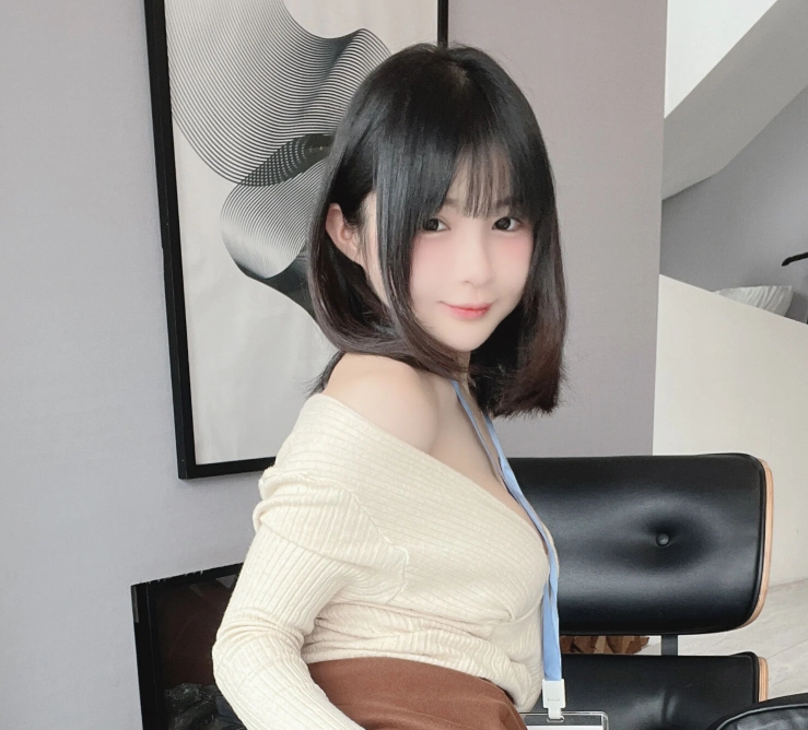 桜井宁宁 无法抗拒的后辈：时尚与魅力交织的COS作品