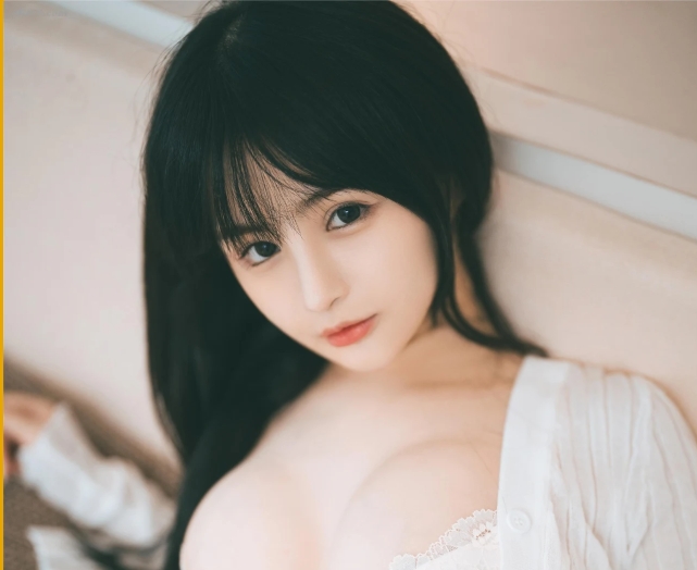 桜井宁宁“人妻”风格：温柔而优雅的居家氛围