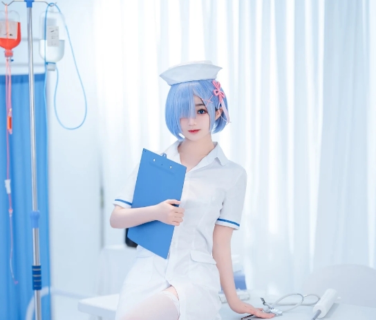桜井宁宁演绎雷姆护士cosplay，甜美与治愈并存