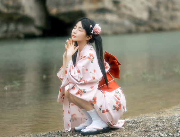 桜井宁宁展现浴衣魅力，清新自然的夏日风情