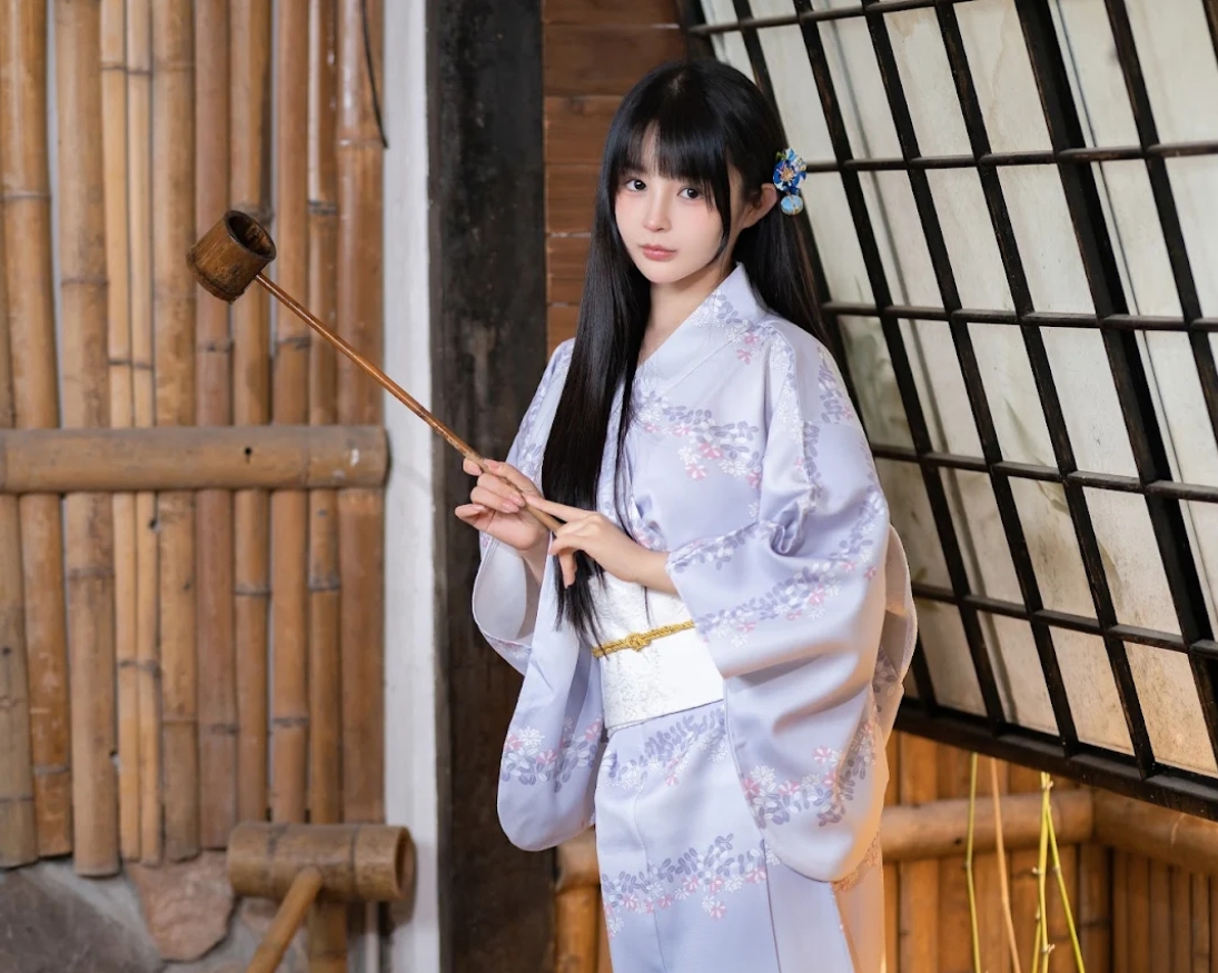 桜井宁宁的《和服浴衣》作品——柔美与传统的交织