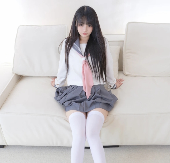 桜井宁宁的《白丝JK》Cosplay：青春的优雅与叛逆插图3