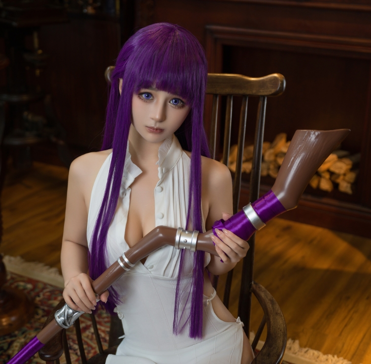 桜井宁宁的《葬送的芙莉莲 白菲伦》Cosplay作品展现完美细节与灵魂演绎