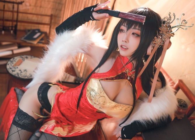 水淼aqua 《大凤旗袍》:大气与性感的完美融合