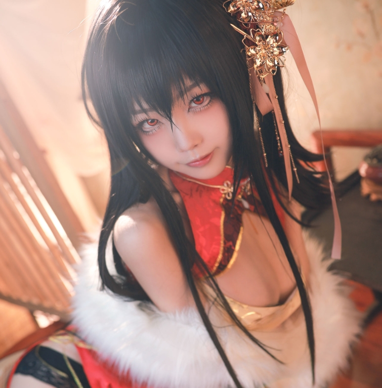 水淼aqua 《大凤旗袍》：大气与性感的完美融合插图3