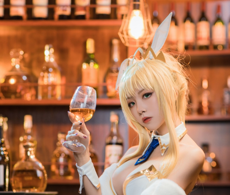 水淼aqua《白枪呆》:让你目不转睛的可爱酒吧兔女郎