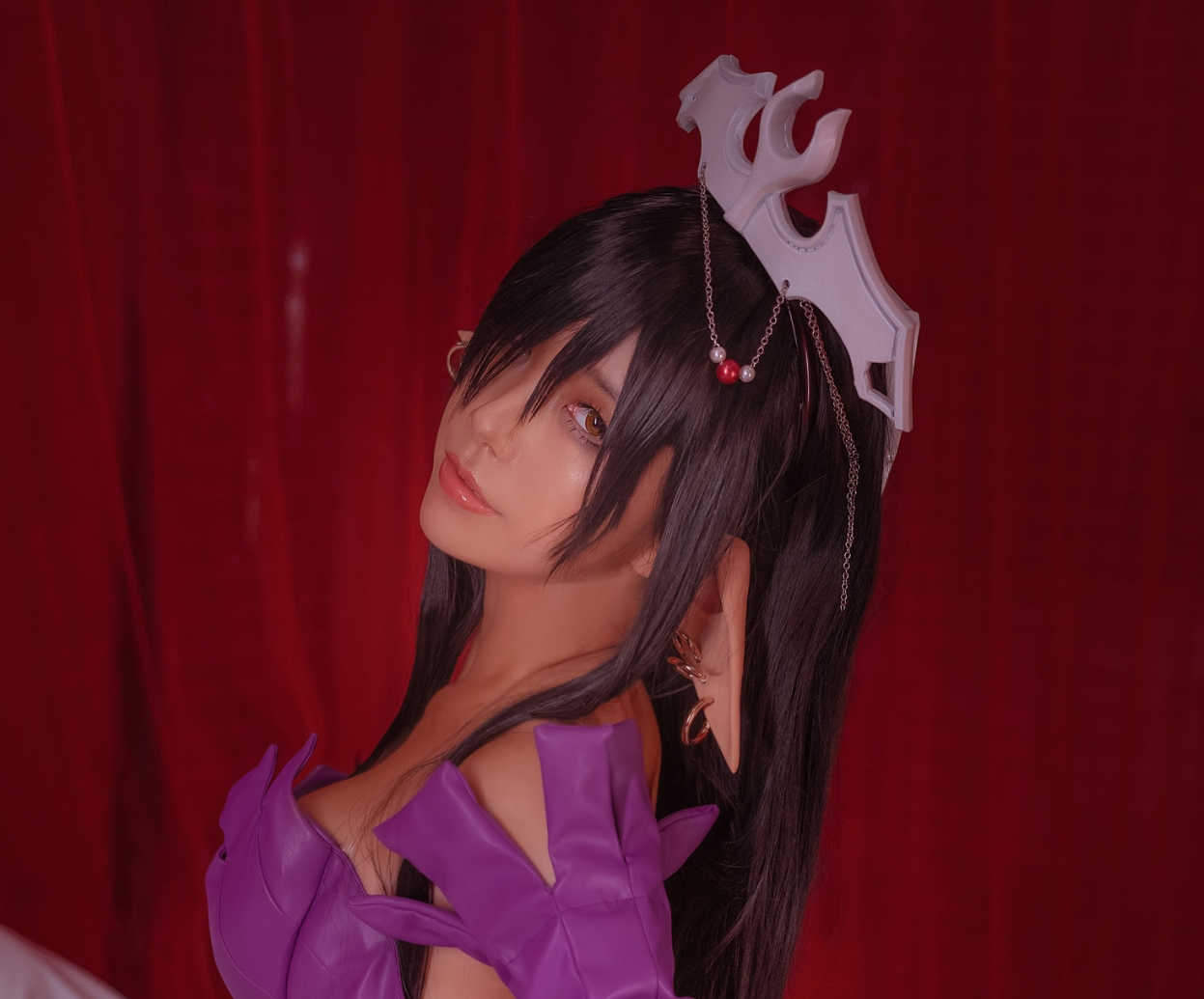 水淼aqua的《黑暗精灵女王》:魔法与魅力的完美结合