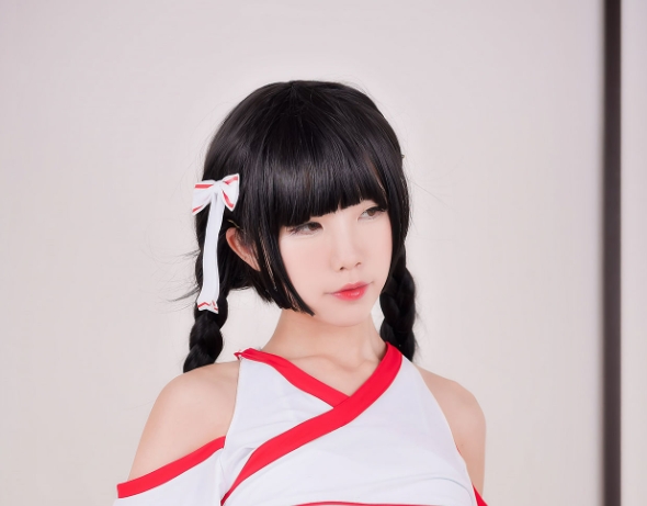 水淼aqua《巫女》：轻松又充满魅力的Cosplay作品插图3