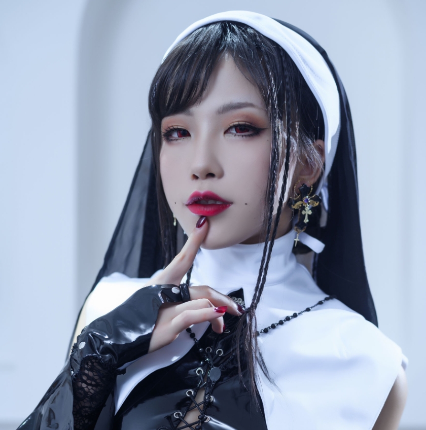 禁忌与魅惑:水淼aqua的《修女》Cosplay让人移不开眼插图3 禁忌与魅惑:水淼aqua的《修女》Cosplay让人移不开眼插图3