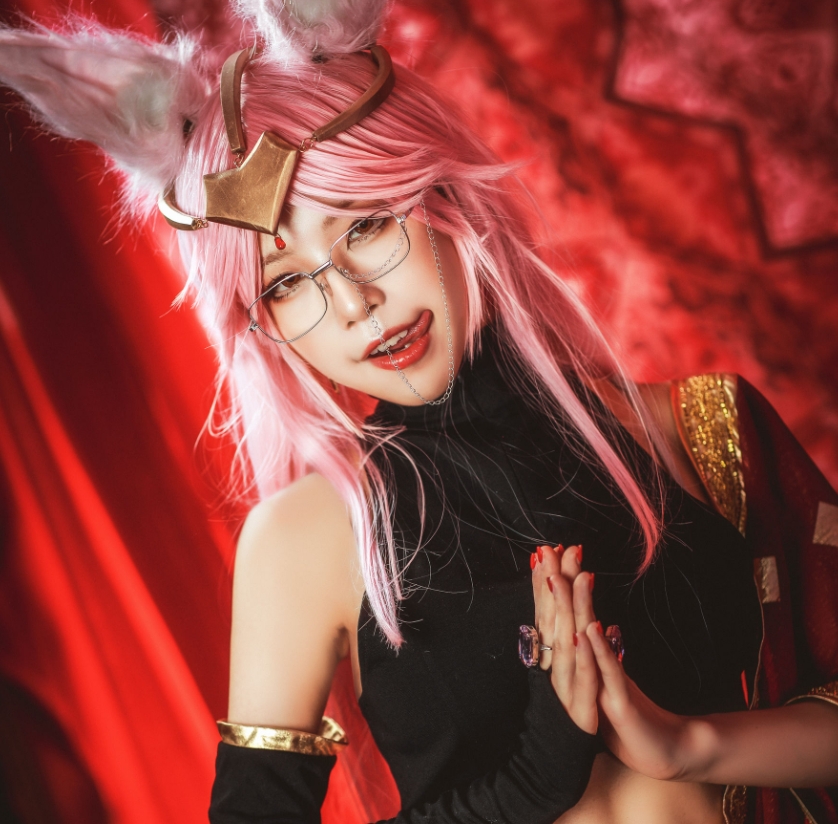 水淼aqua的《玉藻前柯杨斯卡娅》Cosplay：狐耳粉发，魅惑感拉满！插图3