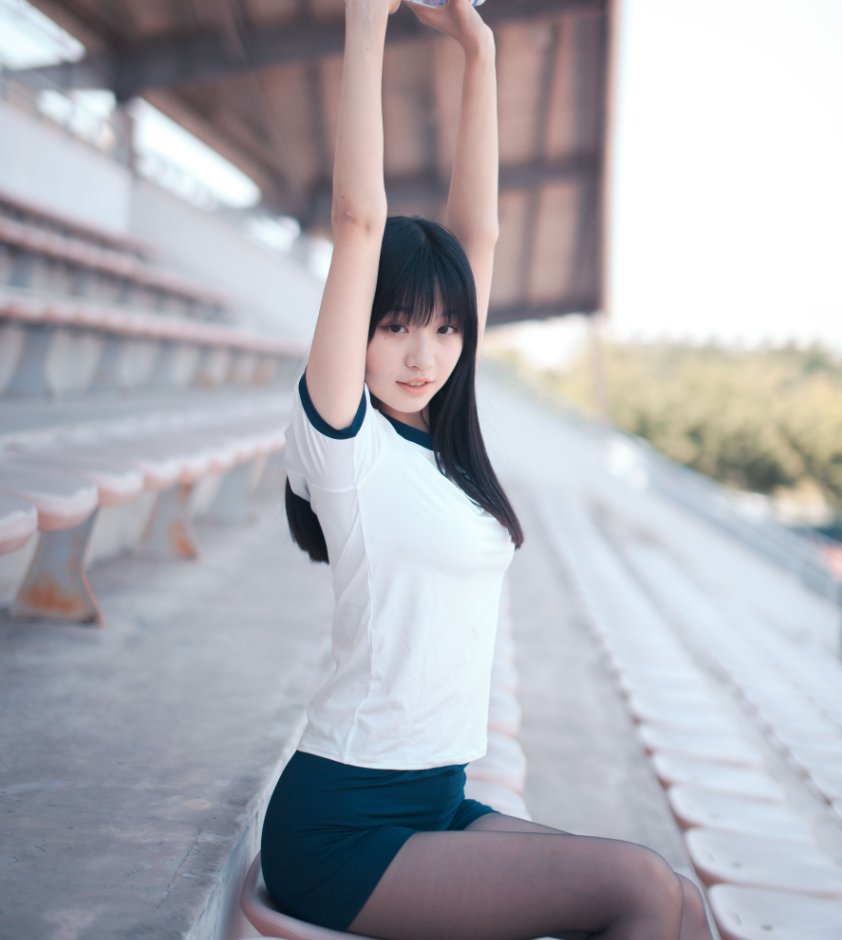 沧霁桔梗《黑丝体操服》：看台阳光里的运动系写真氛围插图1