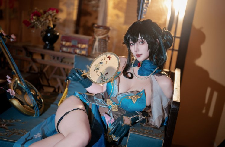 星澜是澜澜叫澜妹呀《崩坏:星穹铁道 阮梅》作品介绍:暖色灯影里的优雅知性气质插图2 星澜是澜澜叫澜妹呀《崩坏:星穹铁道 阮梅》作品介绍:暖色灯影里的优雅知性气质插图2