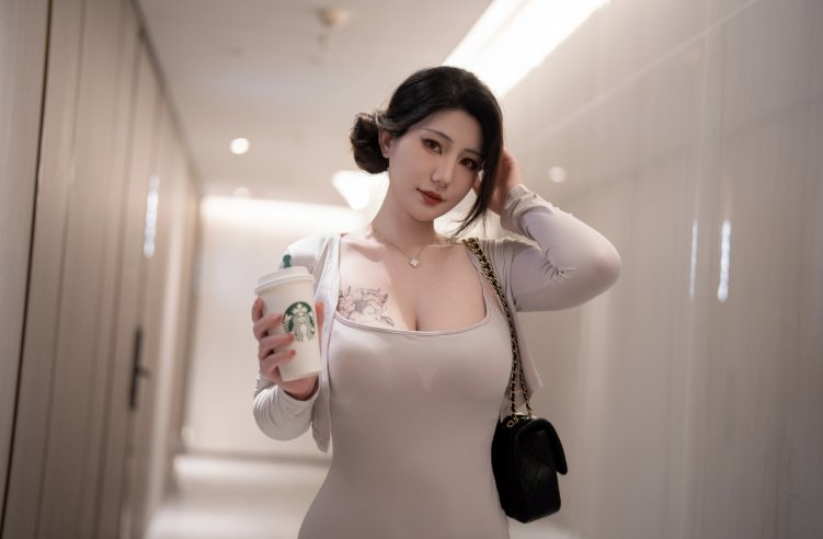 星澜是澜澜叫澜妹呀《都市之夜》作品介绍:走廊灯影里的轻熟氛围感插图 星澜是澜澜叫澜妹呀《都市之夜》作品介绍:走廊灯影里的轻熟氛围感插图
