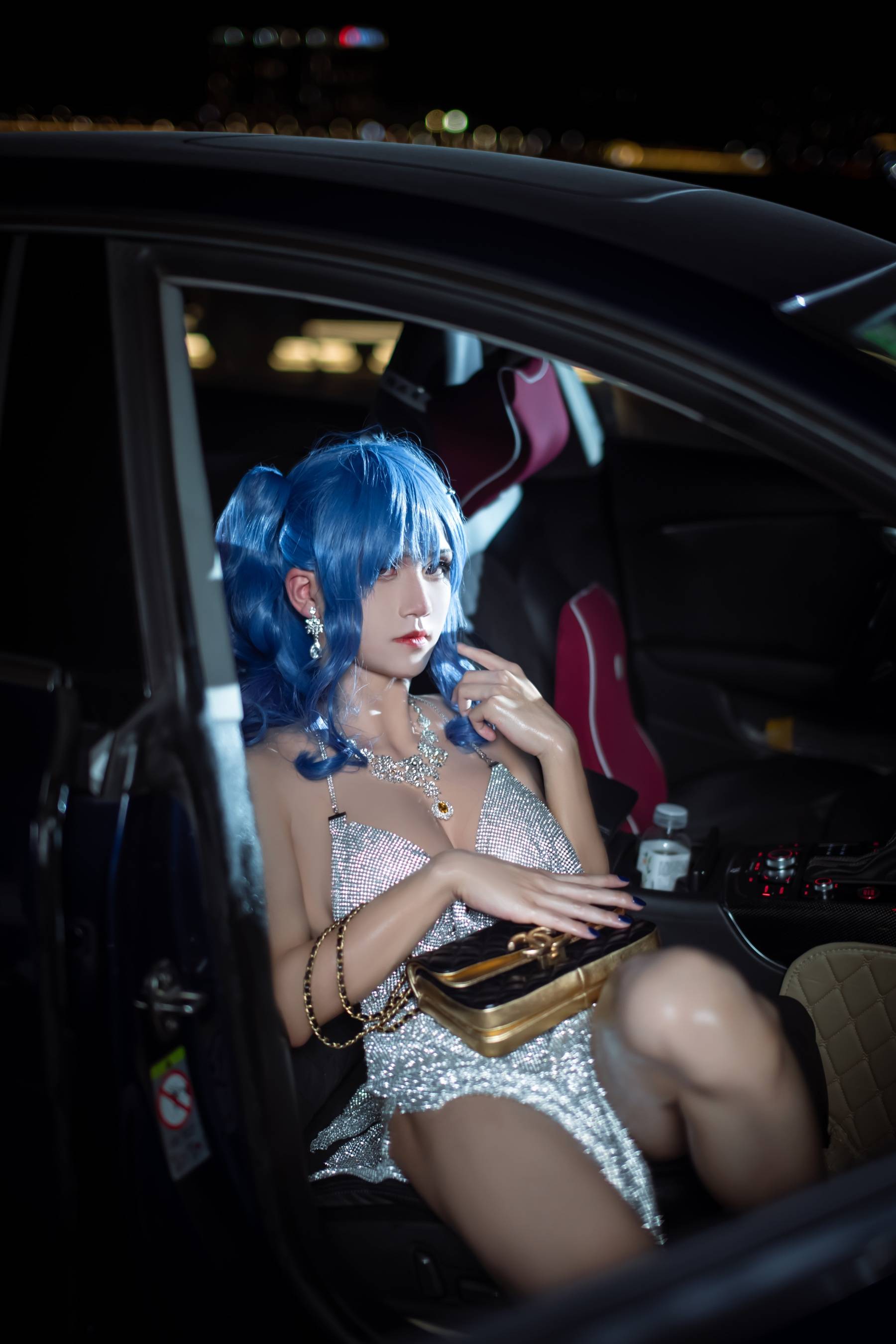 桜满三时《圣路易斯礼服》:夜色车厢里的都市高级感插图 桜满三时《圣路易斯礼服》:夜色车厢里的都市高级感插图