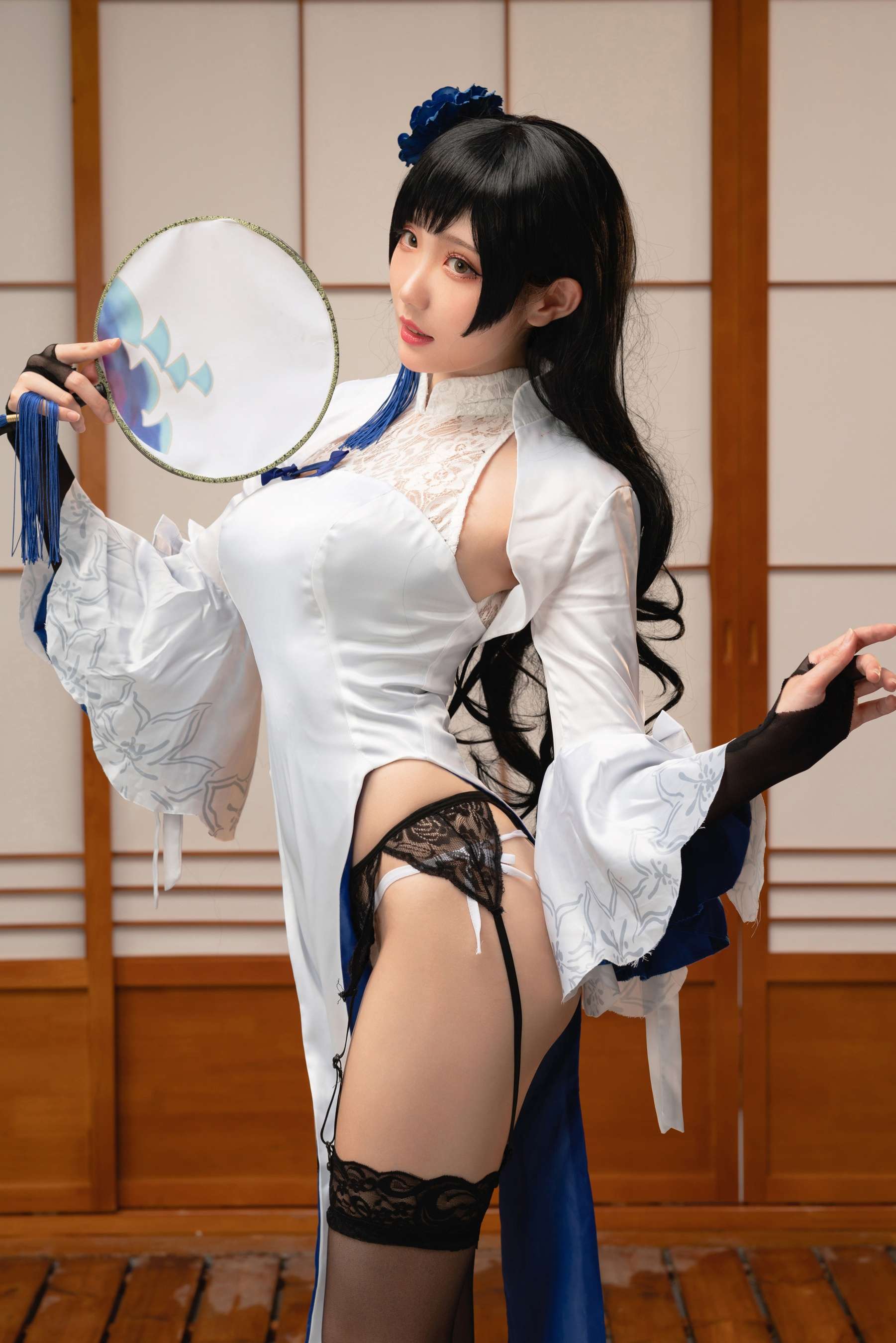 瓜希酱《少女前线 95式玉玲珑》：冷艳旗袍与枪械气息交织出的东方性感插图2